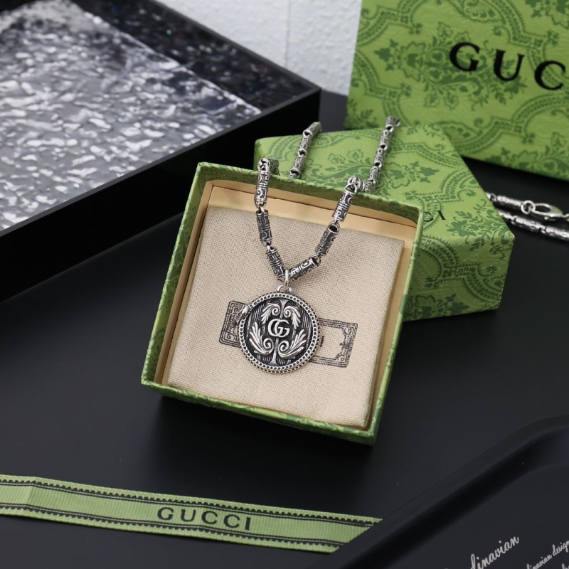 G*u*i necklaces